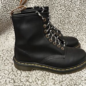 Dr. Doc martens Vegan 1460 Felix Rub off Boots Black women 8 men 7